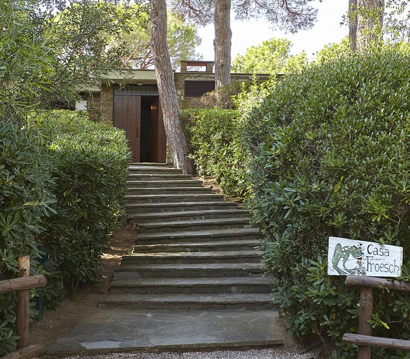 Casa Froesch, Italia